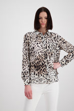 Load image into Gallery viewer, MONARI Blouse. Leopard Print.    407477
