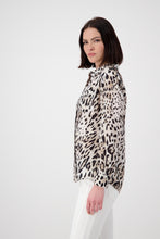 Load image into Gallery viewer, MONARI Blouse. Leopard Print.    407477
