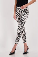 Load image into Gallery viewer, MONARI Trousers. Tiger Print.          407550

