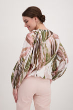 Load image into Gallery viewer, MONARI. Blouse All Over Palm print.   407752
