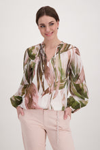 Load image into Gallery viewer, MONARI. Blouse All Over Palm print.   407752

