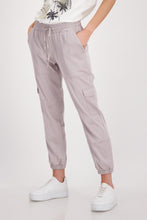 Load image into Gallery viewer, MONARI.  Cargo Pant in Satin.      407907
