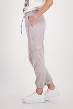 Load image into Gallery viewer, MONARI.  Cargo Pant in Satin.      407907
