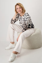 Load image into Gallery viewer, MONARI Leo Sweater.            409256
