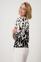 Load image into Gallery viewer, MONARI Leo Sweater.            409256
