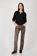 Load image into Gallery viewer, MONARI  Top with jewelry detail.                                                        808886
