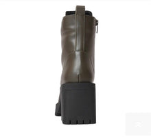 Load image into Gallery viewer, NEO Ankle Boot with Zip Side.
