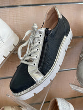 Load image into Gallery viewer, JOSE SAENZ. (By NEO SHOES) Lace up/side zip sneaker.  2001
