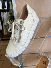 Load image into Gallery viewer, JOSE SAENZ. (By NEO SHOES) Lace up/side zip sneaker.  2001
